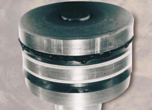 4- آسیب دیده گی آب بندهای پیستون در نتیجه وجود هوا در - روغن